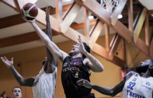 Umana Reyer al Trofeo Lovari di Lucca